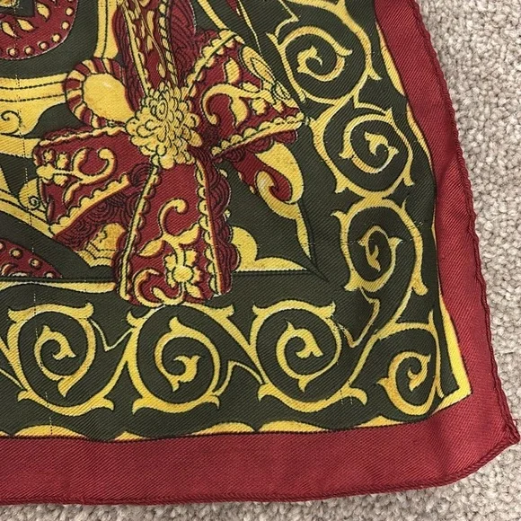 Vintage Baroque vintage scarf - Picture 5 of 16